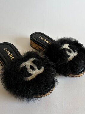 CHANEL SHEARLING FUR SANDALS CC LOGO